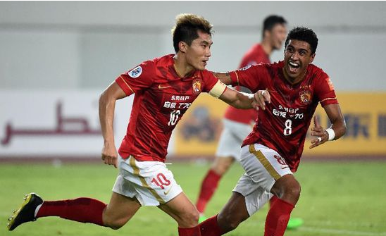 战斗歌曲开始了！单王被狼X战神Jax锁定。团队战是1对3。双方进入最后一轮