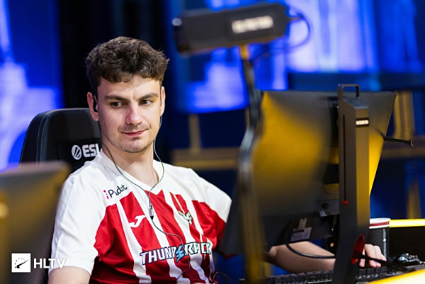 传闻：RNG和FPX将离开 LPL ，下赛季将剩下14支战队